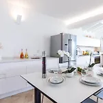 Villa Amar 4, Emma